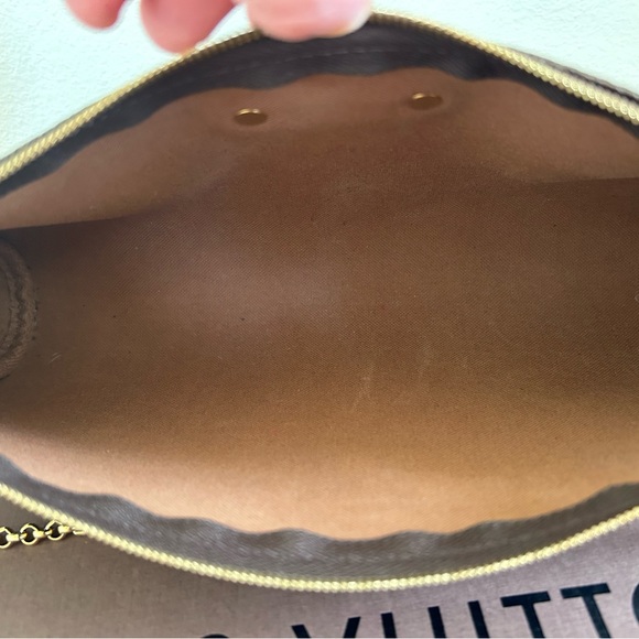 Louis Vuitton Eva Monogram Handbag. - Picture 14 of 16